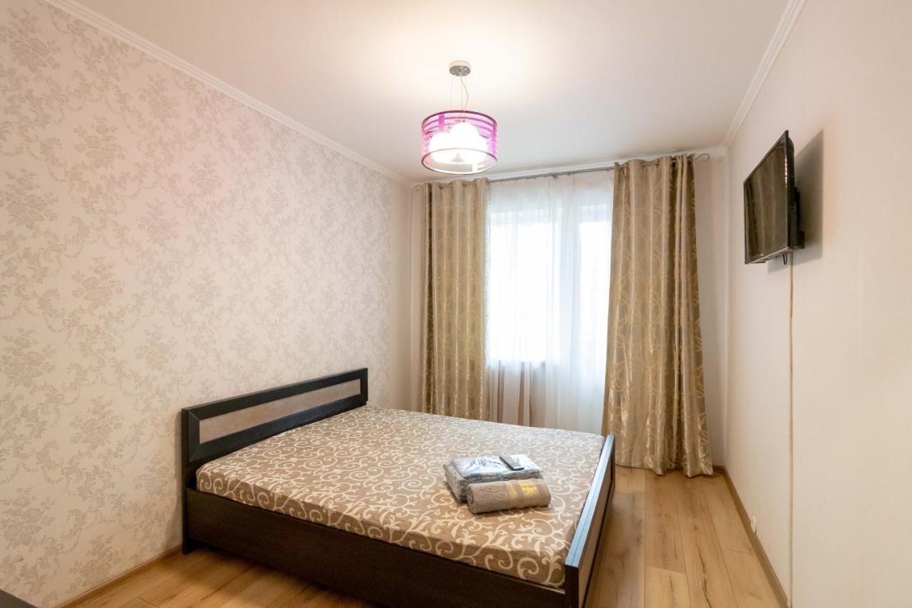 Kvartirkoff Na Geroev Dnepra 36 B Киев Экстерьер фото
