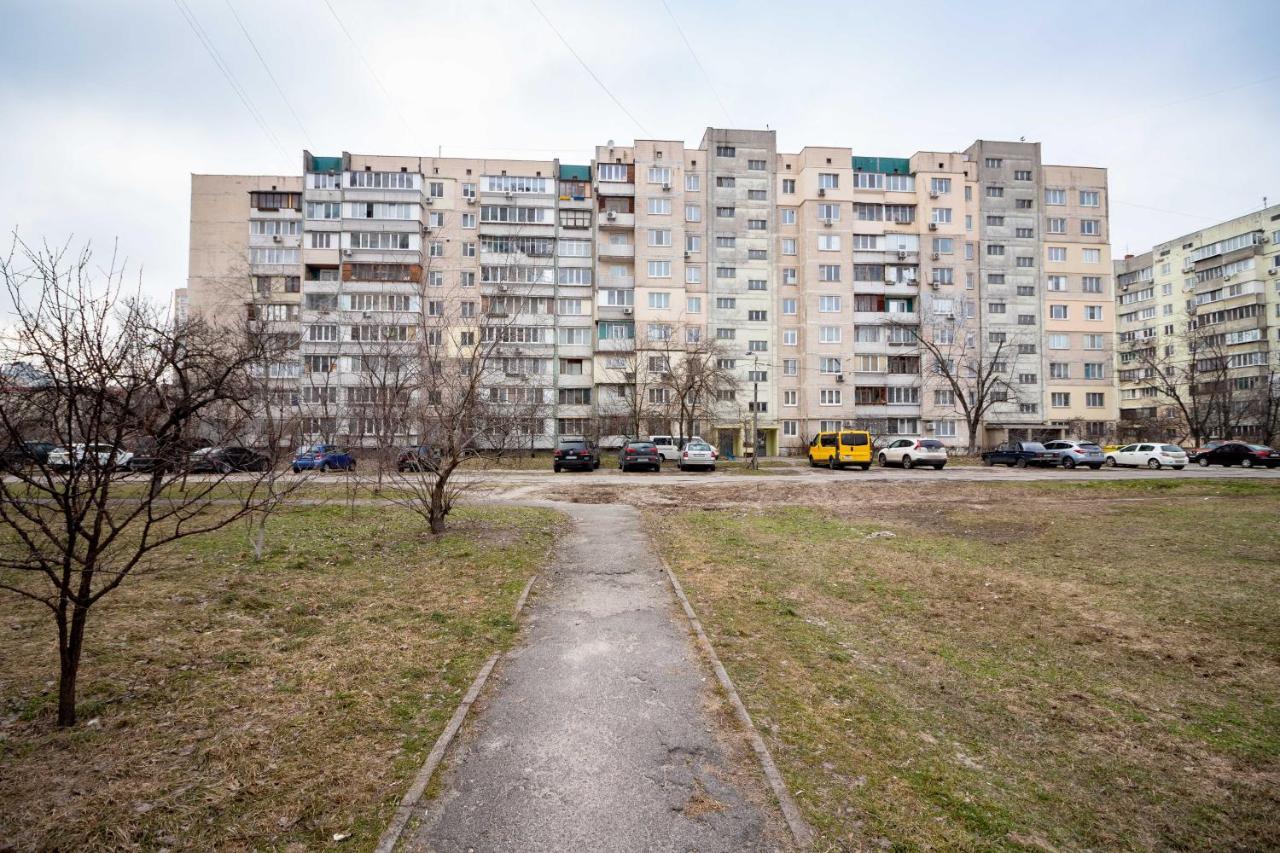 Kvartirkoff Na Geroev Dnepra 36 B Киев Экстерьер фото
